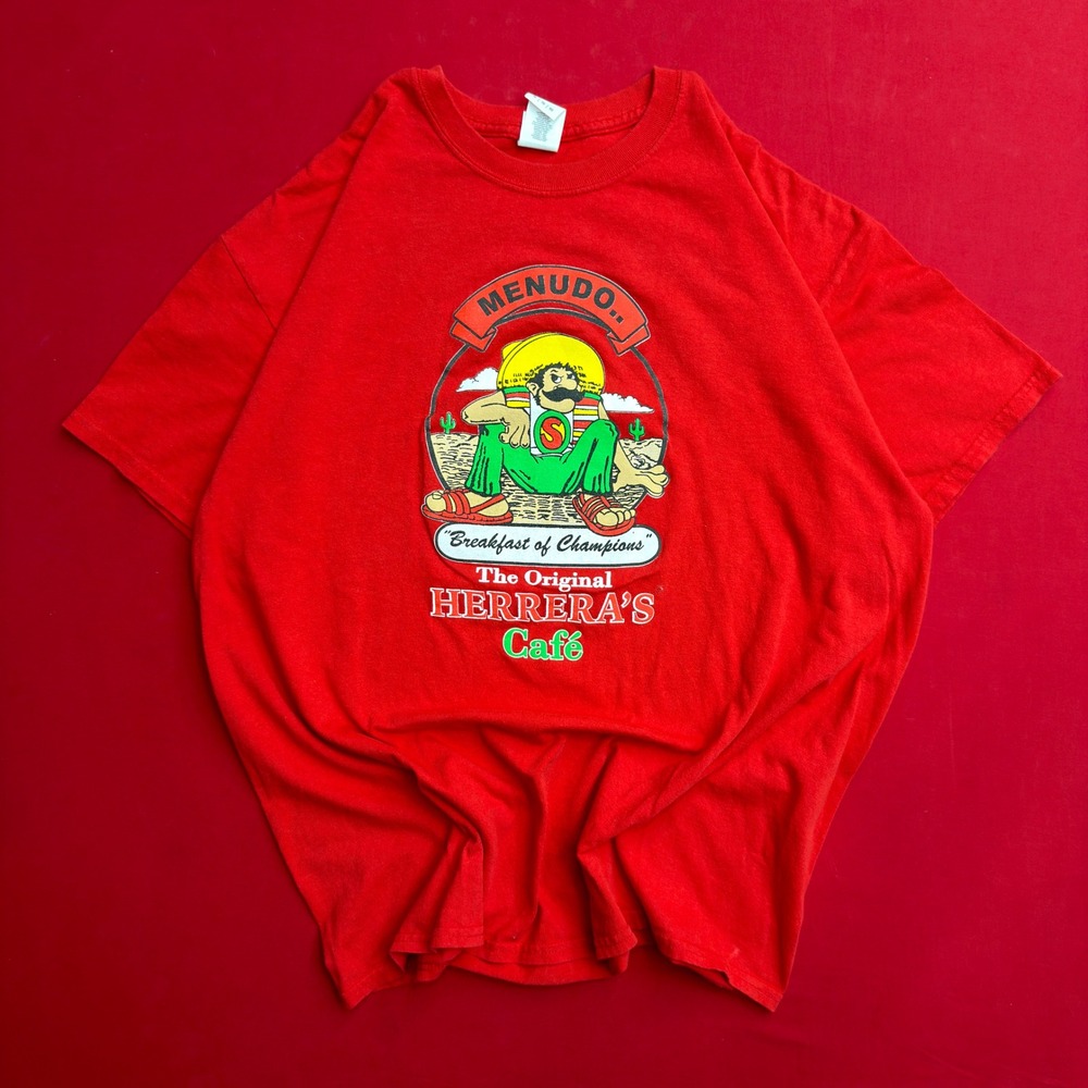 Y2K Style Gildan Men Herrera's Cafe Dallas Tex-Mex Menudo Red Graphic T-Shirt XL